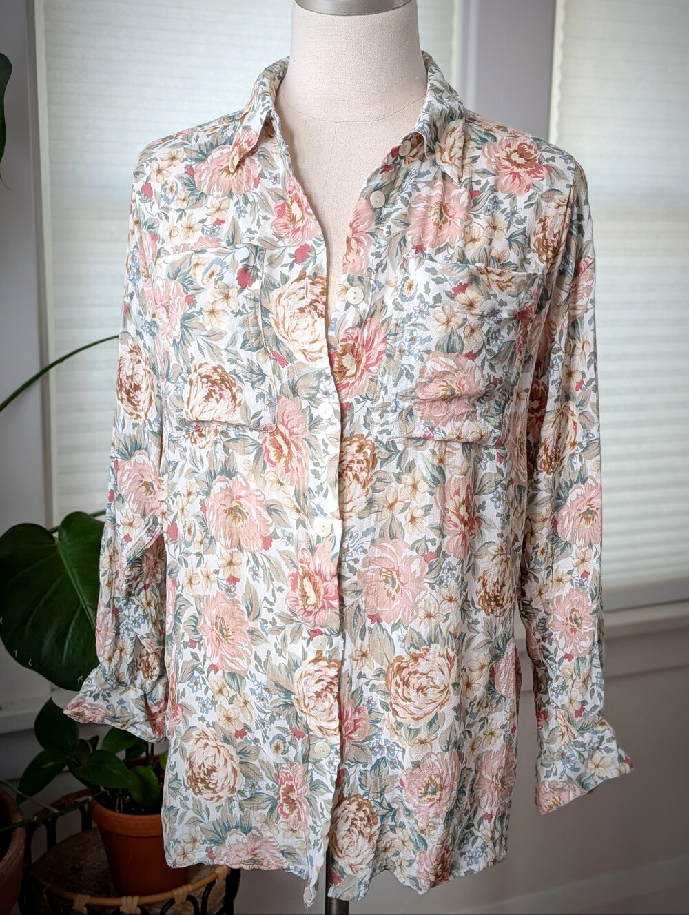 Vintage 80s Liz Claiborne Floral Rayon Button-Down Blouse W Tie-Back Detail - L